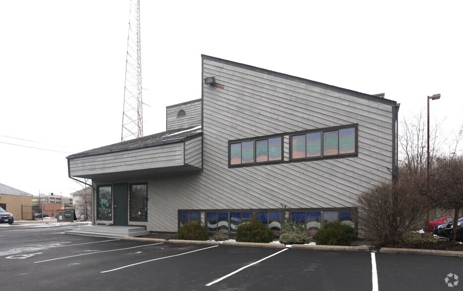 3274 Westbourne Dr, Cincinnati, OH à vendre - Photo du bâtiment - Image 2 de 2