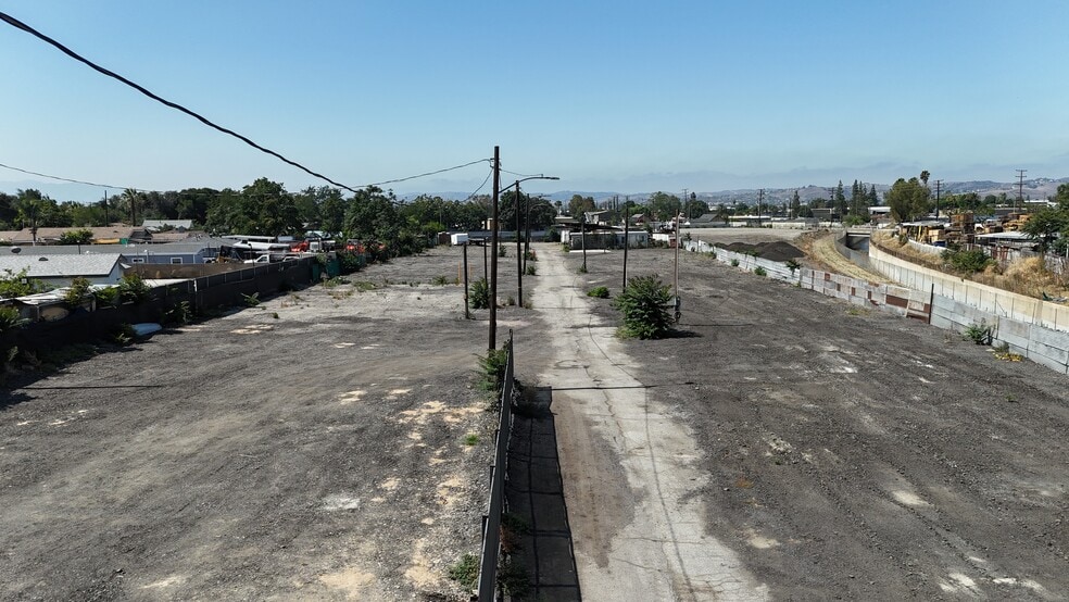 E 9th St, Pomona, CA for lease - Building Photo - Image 3 of 7