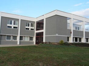 981 State Route 33 W, Monroe Township, NJ à louer Photo intérieure- Image 1 de 11