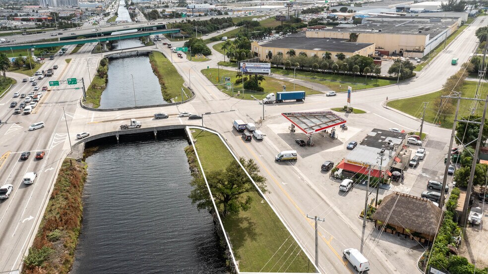 9011 NW South River Dr, Medley, FL à vendre - Photo du bâtiment - Image 2 de 8