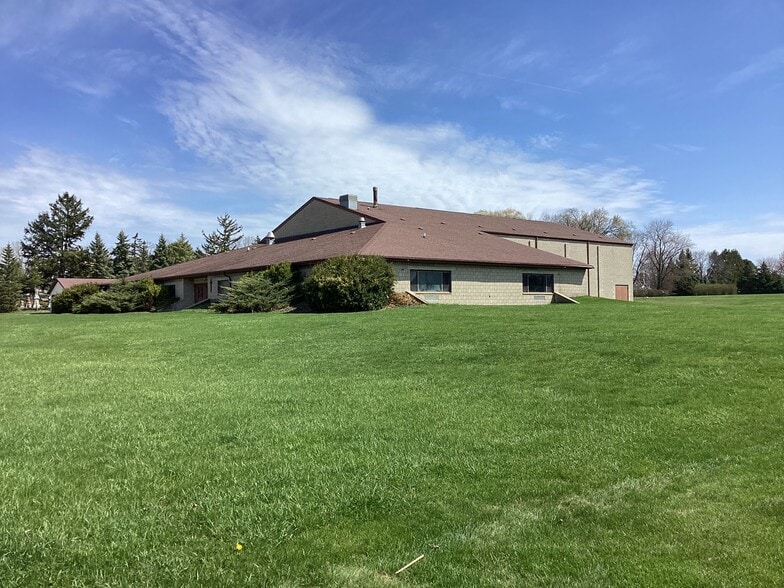 2525 Oakwood Rd, Oak Creek, WI à vendre - Photo du bâtiment - Image 2 de 60