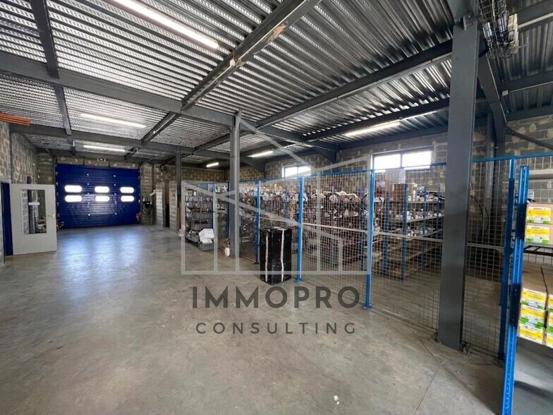 Flex in Évreux for lease - Building Photo - Image 2 of 7