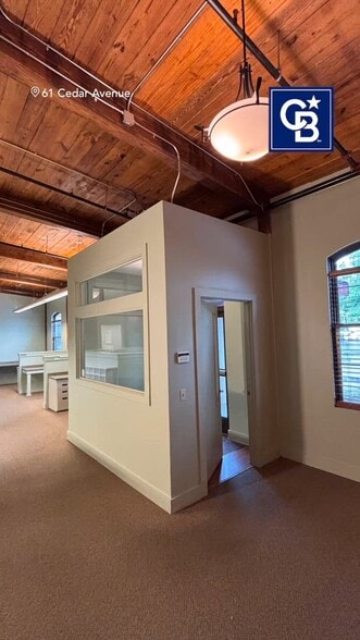 61-63 Cedar Ave, East Greenwich, RI à vendre - Vidéo sur l’inscription commerciale - Image 2 de 37