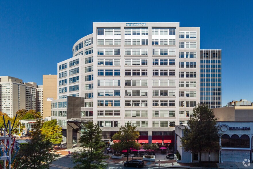4445 Willard Ave, Chevy Chase, MD à louer - Photo du bâtiment - Image 2 de 15