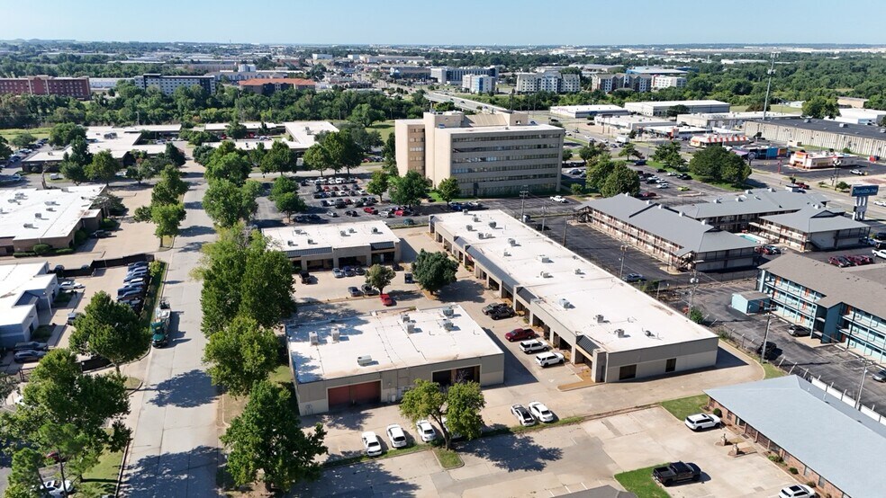 1231 Sovereign Row, Oklahoma City, OK à vendre - Photo du bâtiment - Image 3 de 8