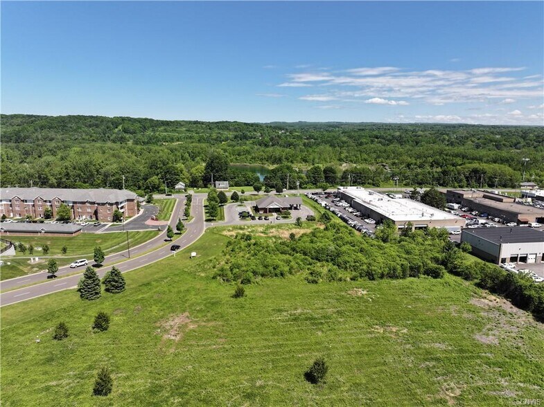 L11 Medical Center Drive, Fayetteville, NY à vendre - Photo du bâtiment - Image 2 de 11