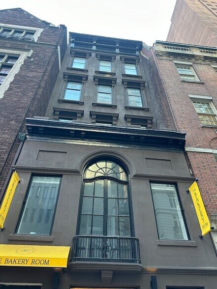122 E 55th St, New York, NY for lease - Building Photo - Image 2 of 5