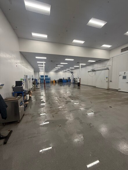 1325 E El Segundo Blvd, El Segundo, CA for lease - Interior Photo - Image 2 of 52