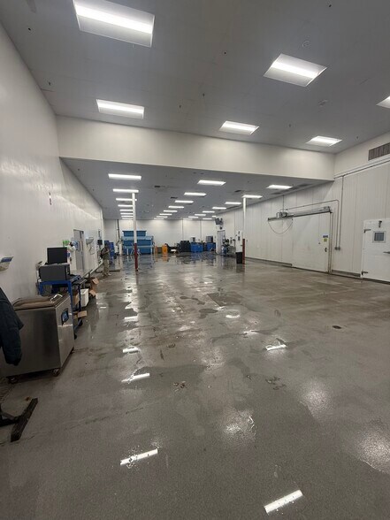 1325 E El Segundo Blvd, El Segundo, CA à louer - Photo intérieure - Image 2 de 52