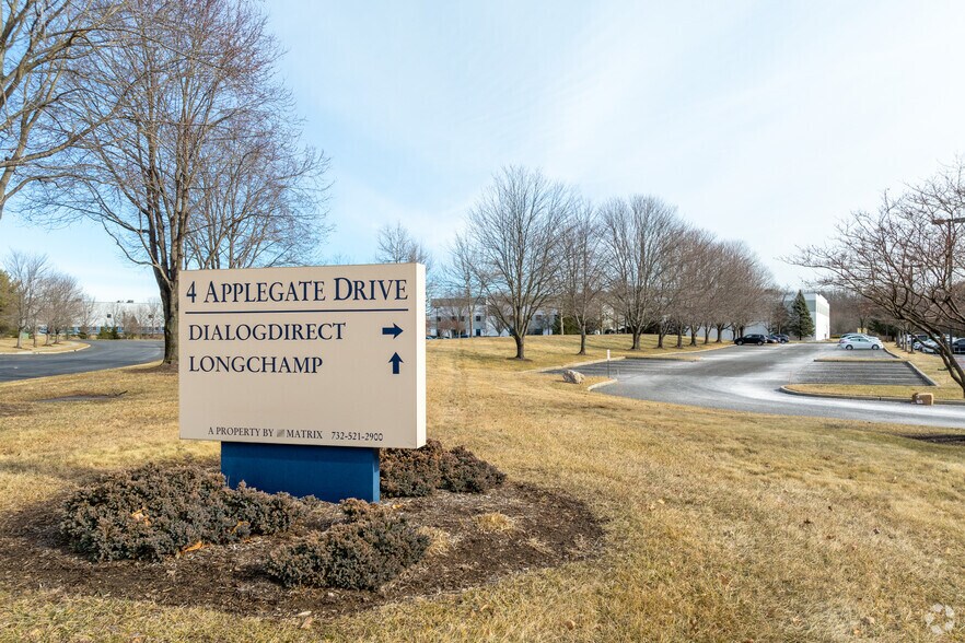 4 Applegate Dr, Robbinsville, NJ à louer - Photo du bâtiment - Image 3 de 14