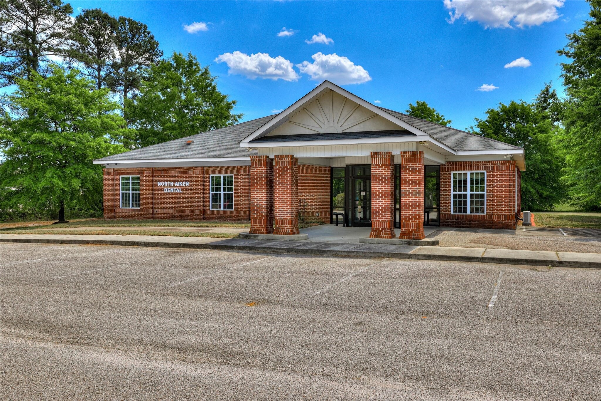 1466 Columbia Hwy N, Aiken, SC à vendre Photo du bâtiment- Image 1 de 87
