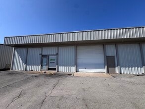 4466 S 74th Ave, Tulsa, OK for lease Interior Photo- Image 1 of 23