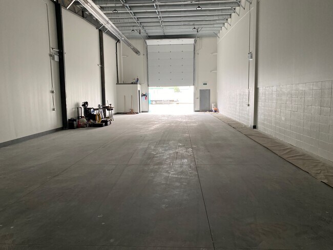 Plus de détails pour 11103 224 St NW, Edmonton, AB - Local d'activités à louer
