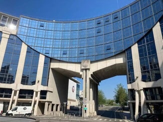 More details for 14-15 Place Georges Pompidou, Montigny-le-Bretonneux - Office for Lease