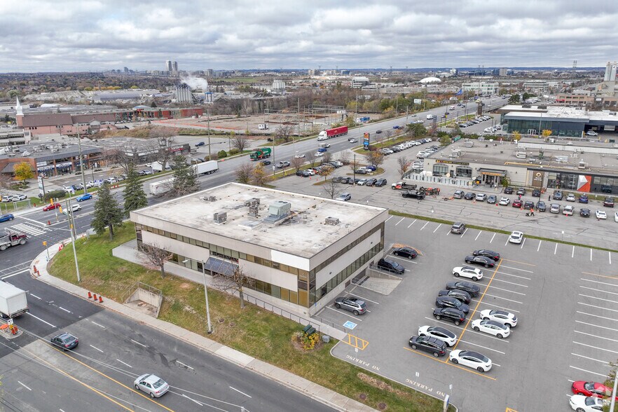 7481 Woodbine Ave, Markham, ON à louer - Photo du bâtiment - Image 2 de 3