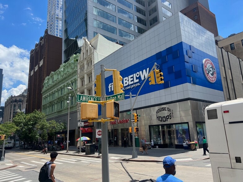 469 Fulton St, Brooklyn, NY for lease - Building Photo - Image 2 of 3