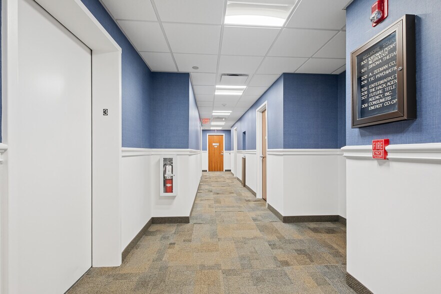 280 N Bedford Rd, Mount Kisco, NY à louer - Photo du bâtiment - Image 3 de 10
