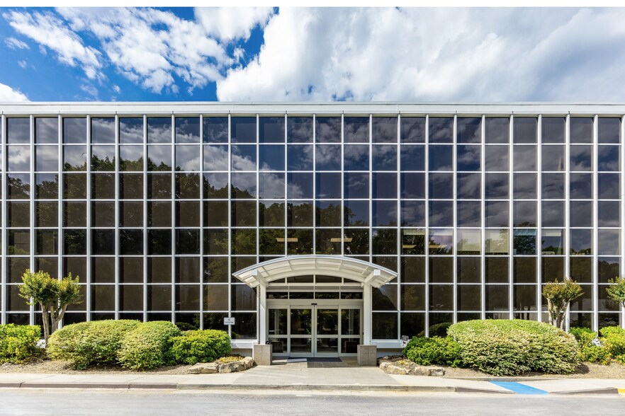 1835 Savoy Dr, Atlanta, GA à louer - Photo du bâtiment - Image 2 de 12