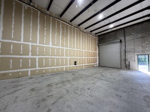 1440 N Nova Rd, Daytona Beach, FL à louer Photo intérieure- Image 2 de 3