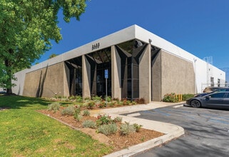 2455 E Francis St, Ontario, CA à louer Photo du bâtiment- Image 1 de 10