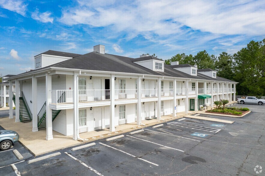 205 N Highway 301, Jesup, GA à vendre - Photo du bâtiment - Image 1 de 30
