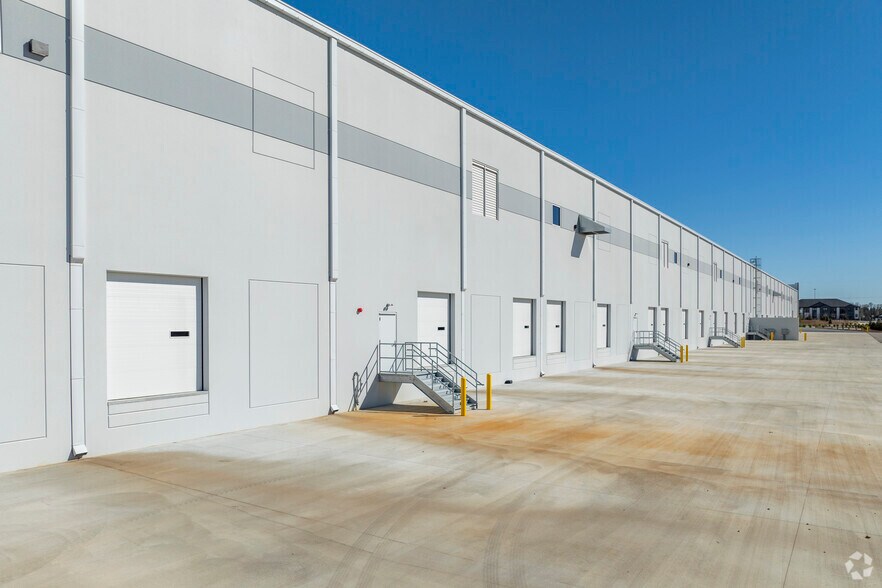 11320 Beltway Industrial Dr, Huntersville, NC for lease - Building Photo - Image 2 of 2