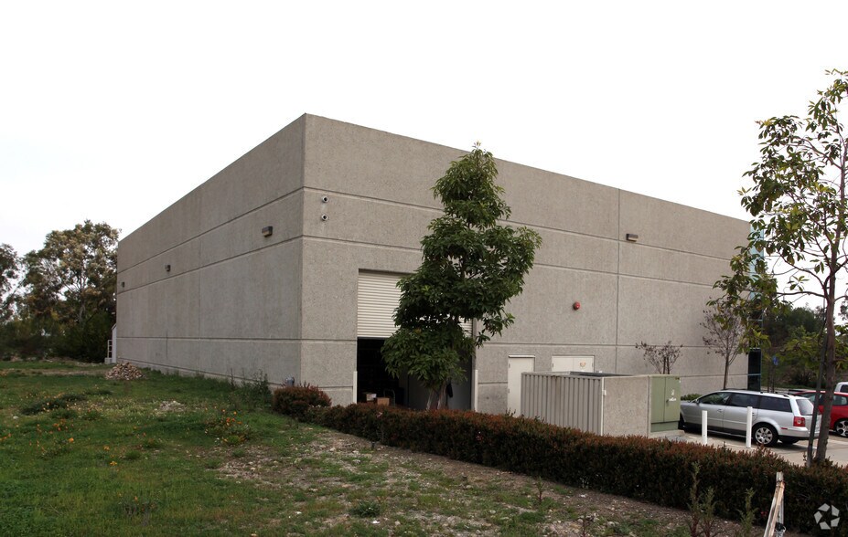 12190 Tech Center Dr, Poway, CA à louer - Photo du bâtiment - Image 2 de 2