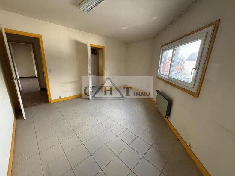 Industrial in Montreuil for lease - Interior Photo - Image 3 of 8