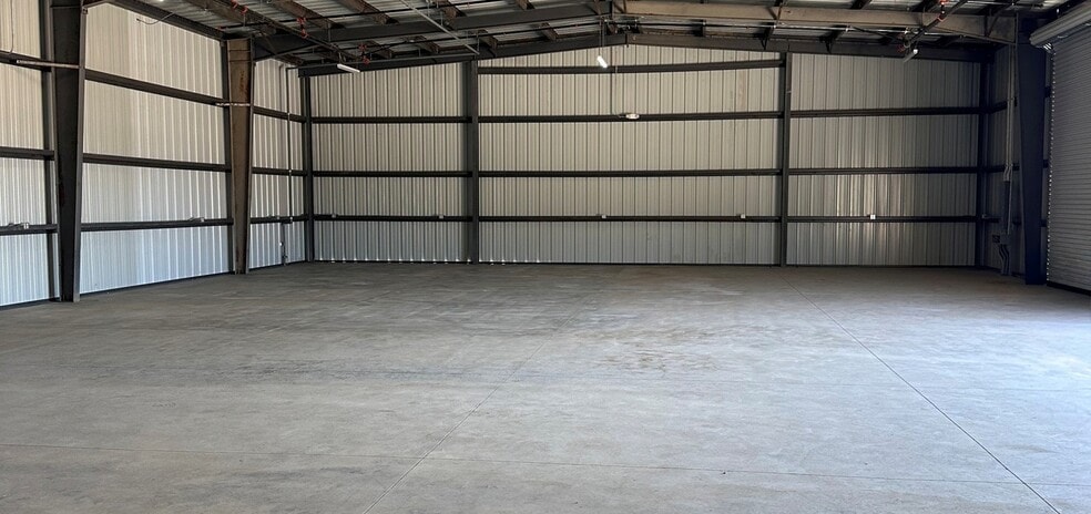 8424 Cottonwood Ave, Fontana, CA for lease - Building Photo - Image 3 of 4