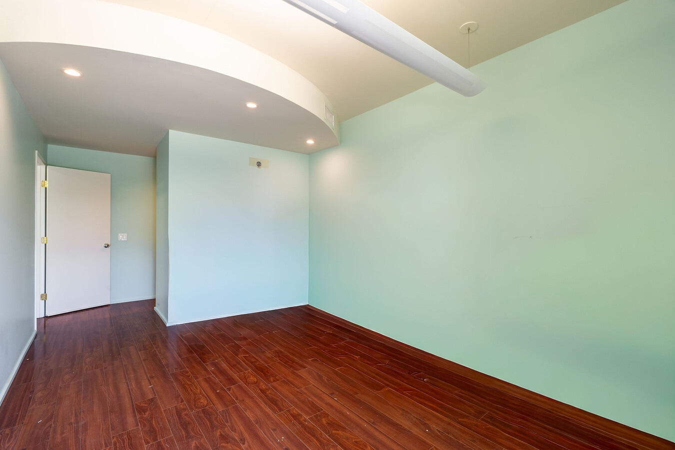 189 N Civic Dr, Palm Springs, CA 92262 - Unit 5 - - Interior Photo - Image 2 of 15