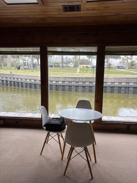 1500 Marina Bay Dr, Kemah, TX for lease - Building Photo - Image 3 of 8