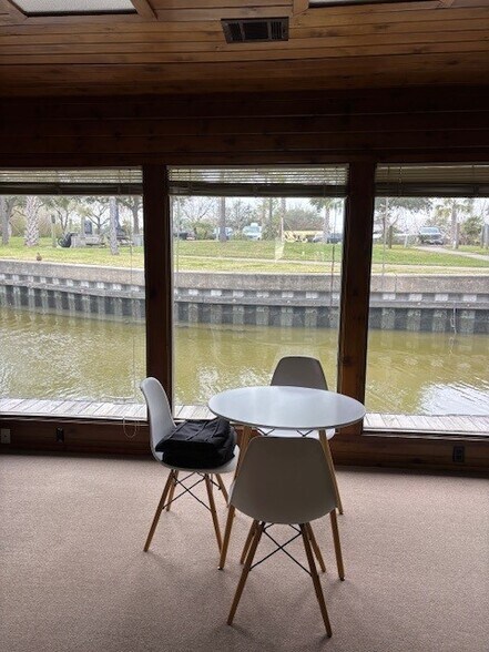 1500 Marina Bay Dr, Kemah, TX à louer - Photo du bâtiment - Image 3 de 8