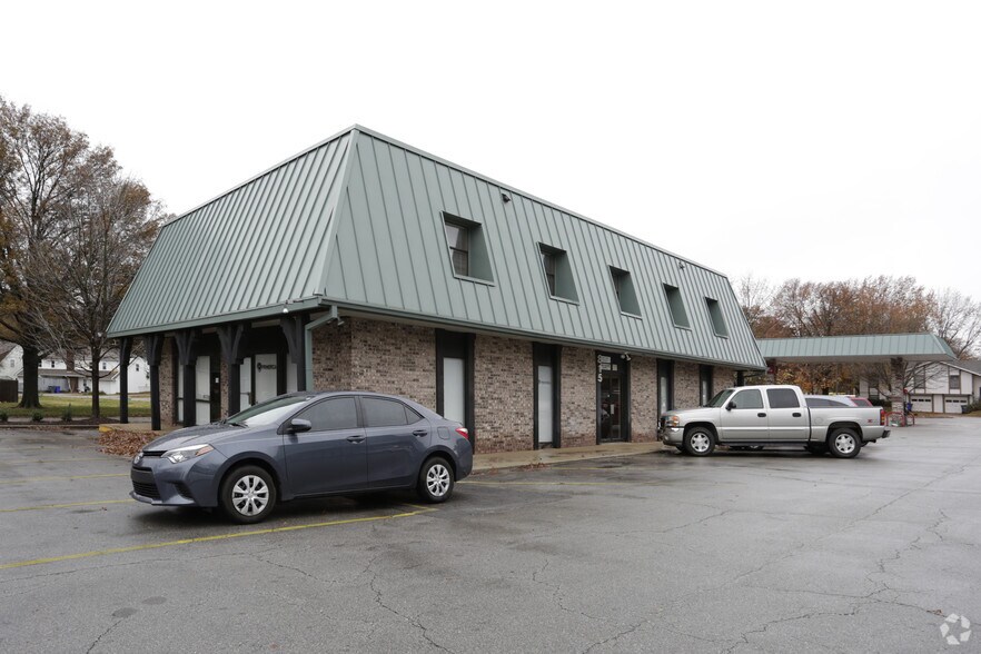 815 S Clairborne Rd, Olathe, KS à louer - Photo du bâtiment - Image 3 de 3