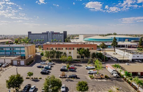 900 Truxtun Ave, Bakersfield, CA à louer - Photo du bâtiment - Image 3 de 5