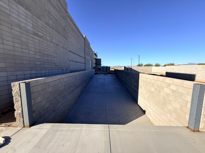 8817 E Pecos Rd, Mesa, AZ à vendre - Photo de construction - Image 3 de 8