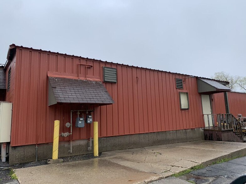 901-1020 Fond du Lac Ave, Kewaskum, WI for lease - Building Photo - Image 3 of 5