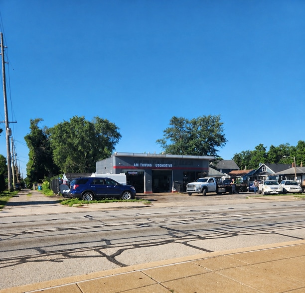 227 W 38th St, Indianapolis, IN for lease - Building Photo - Image 1 of 5