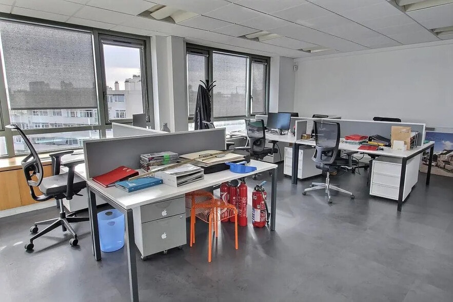 Office in Paris for lease - Interior Photo - Image 2 of 11