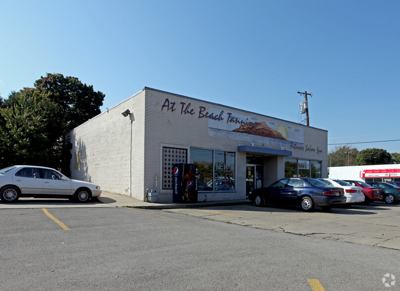 Vente au détail dans Hermitage, PA à vendre - Photo principale - Image 1 de 1