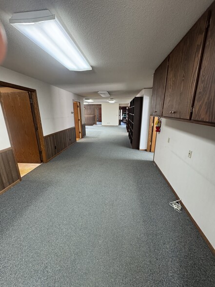 200 E Wisconsin St, Seymour Township, WI à vendre - Photo du bâtiment - Image 3 de 17