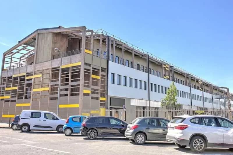 Flex in Fresnes for lease - Building Photo - Image 2 of 19