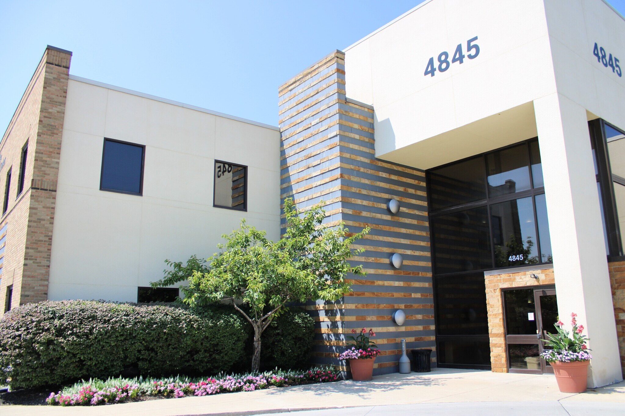 4845 Knightsbridge Blvd, Columbus, OH à louer Photo principale- Image 1 de 11