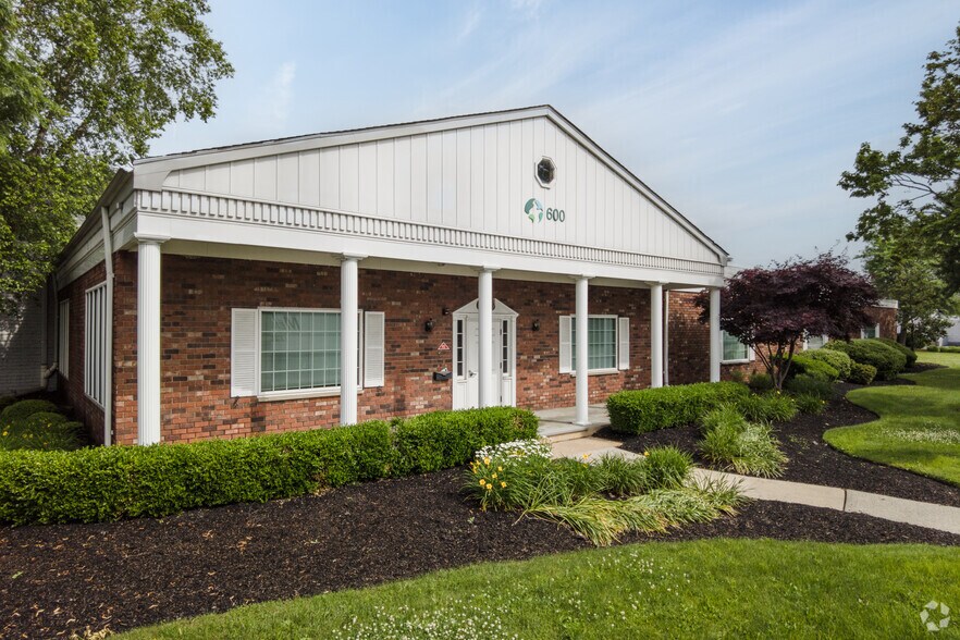 600 Gotham Pky, Carlstadt, NJ à louer - Photo du bâtiment - Image 2 de 6