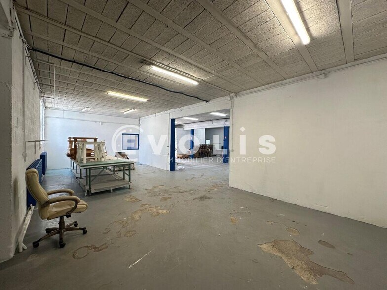 Flex in Romainville for lease - Interior Photo - Image 3 of 5