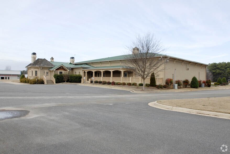 1557 S Broad St, Monroe, GA à louer - Photo du bâtiment - Image 3 de 6