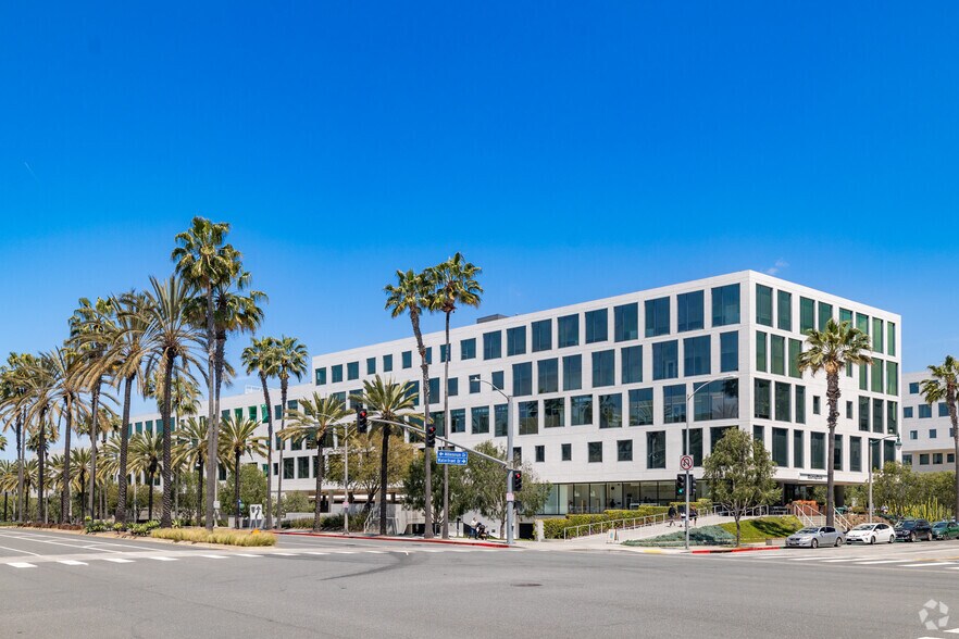 12105 W Waterfront Dr, Playa Vista, CA à louer - Photo du bâtiment - Image 2 de 13