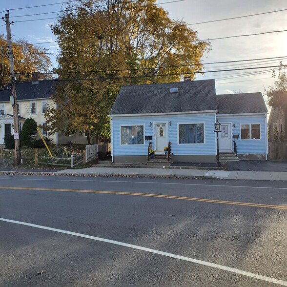 15 Centre St, Rumford, RI à vendre - Photo principale - Image 1 de 1