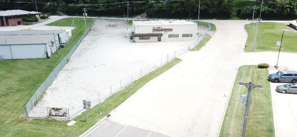 8853 Petroff Dr, Caseyville, IL à vendre - Photo du bâtiment - Image 3 de 4