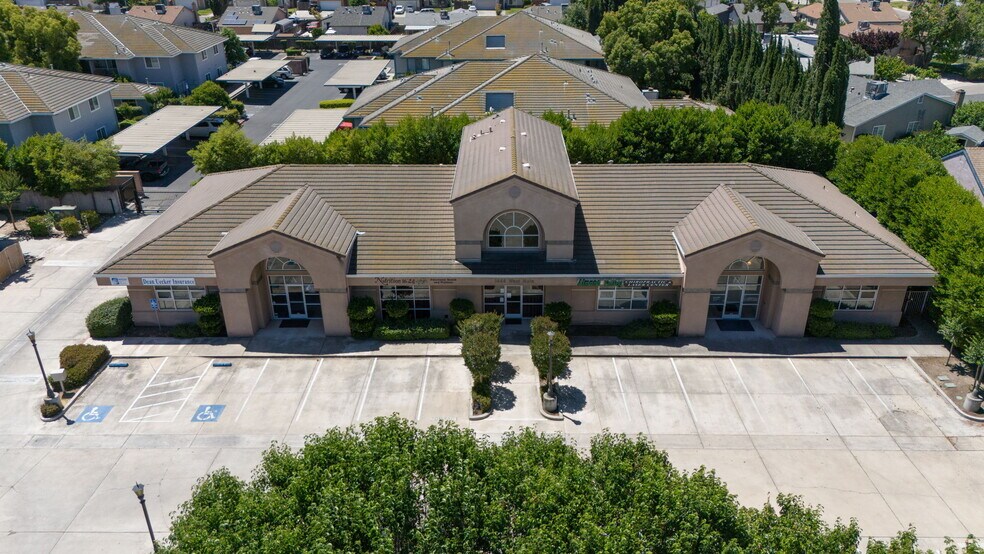 1444 W Main St, Ripon, CA à vendre - Photo du bâtiment - Image 2 de 55