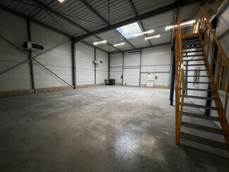 Plus de détails pour Local d'activités à louer